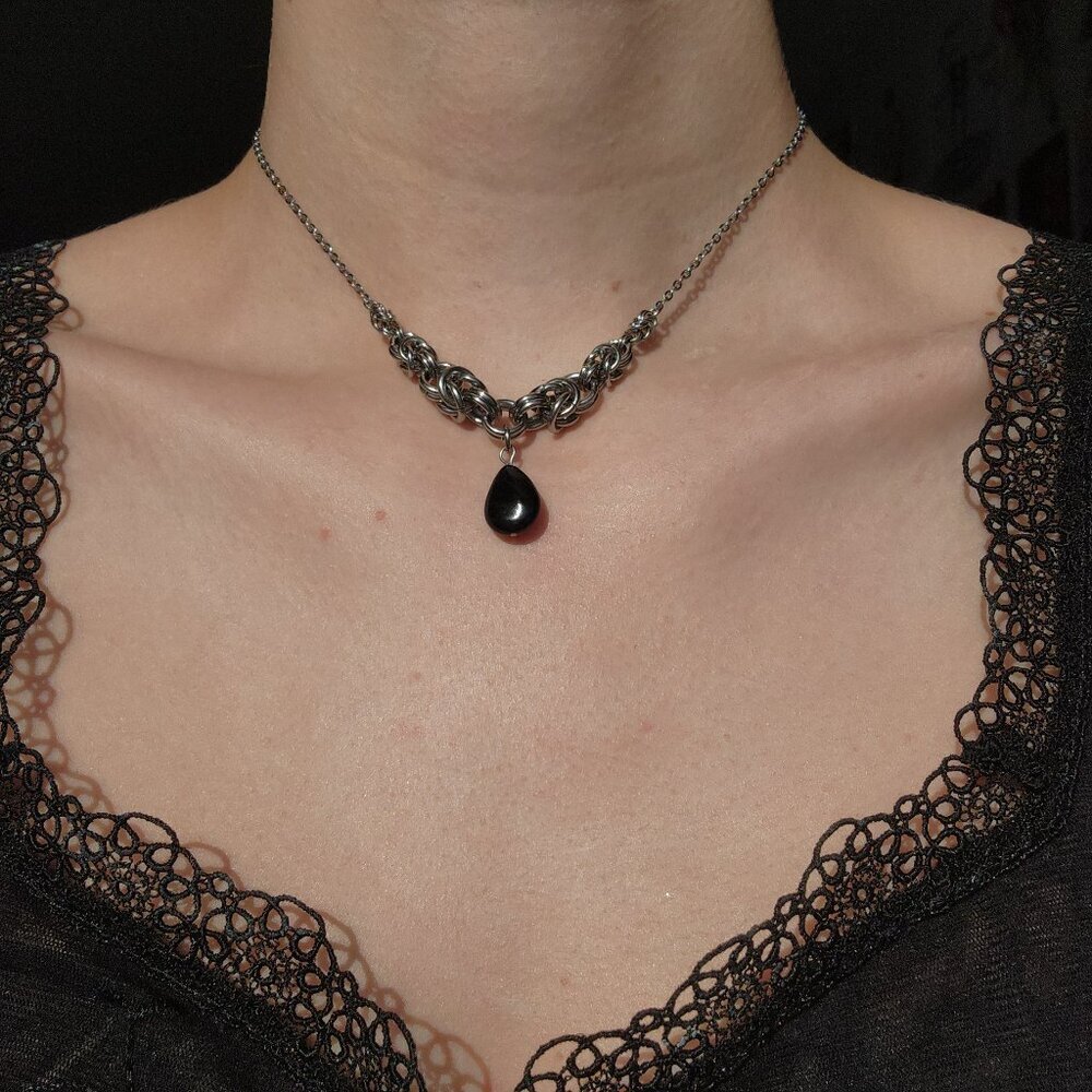 Gothic black teardrop and silver chainmail necklace with a small silver chain - Picture 3 of 8